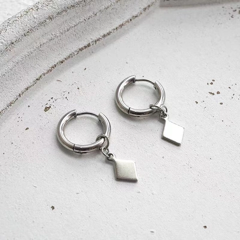 Orecchini a Cerchio Unisex Minimalisti in Acciaio Inossidabile con Pendenti a Rombo Clip per Orecchie in Acciaio al Titanio Argento Lucido