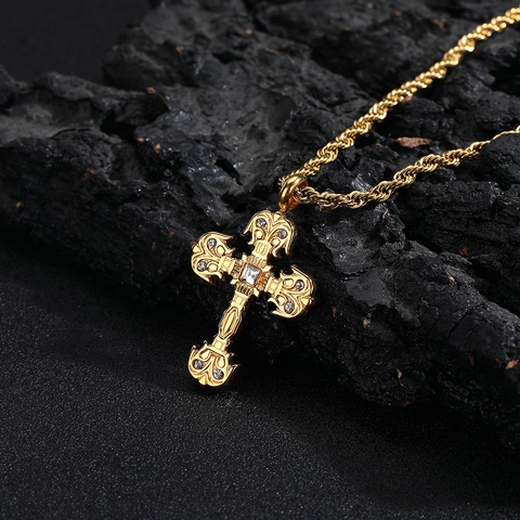 Collar con Colgante de Cruz Tallada Barroca Vintage de Acero de Titanio Joyas de Hip Hop Strass para Hombres Mujeres Unisex