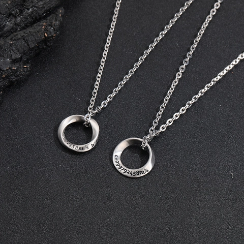 Collana con Anello di Moebius in Acciaio al Titanio Incisione della Costante Fisica Pendente Geometrico Stile Scientifico Minimalista