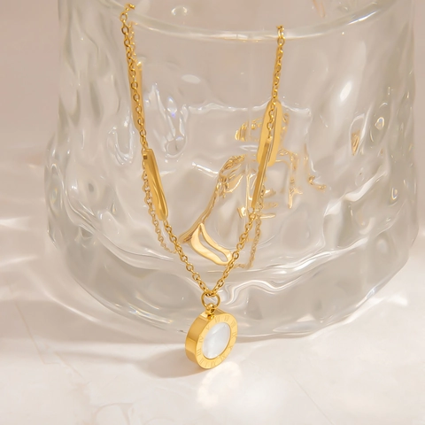 Stainless Steel Roman Numeral Disc Pendant Necklace For Women 18K Gold Plated Shell Inlay Fashion Neck Jewelry Gift