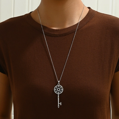 Elegant Alloy Rhinestone Key Pendant Necklace Long Sweater Chain For Women Silver Color Geometric Jewelry Accessory