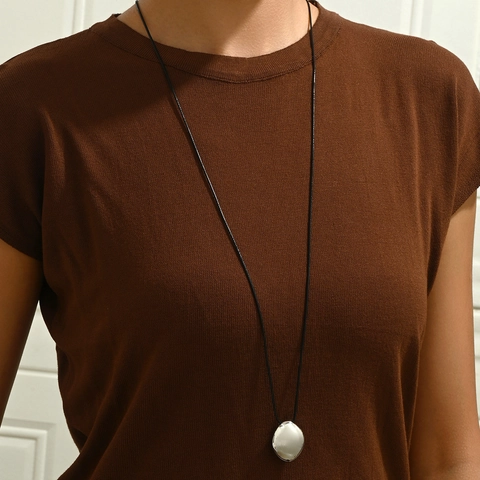 Collana con Ciondolo a Goccia d'Acqua in Lega Minimalista per Donna Stile Punk Cordino Nero Catena Lunga per Maglione Argento Lucido Gioielli
