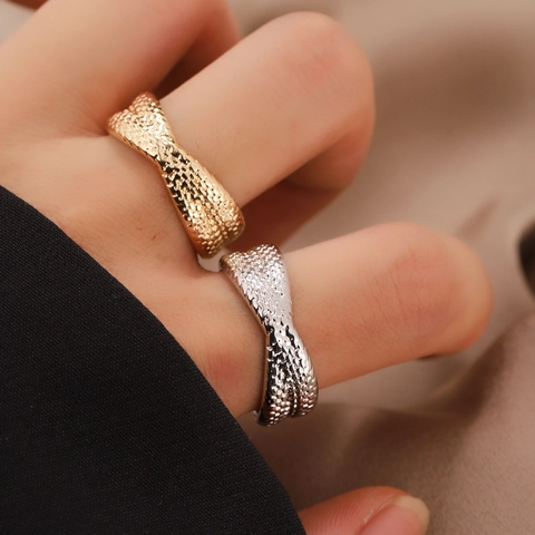 Anillo Abierto de Textura Martillada Cruzada de Cobre Minimalista para Mujeres Elegante Anillo Geométrico Ajustable Galvanizado Oro Plata