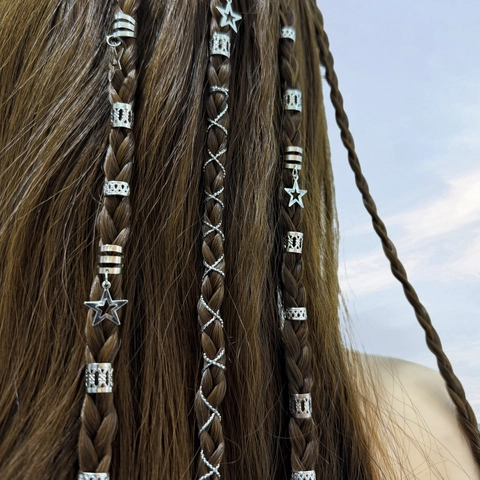 Anneaux de Dreadlock en Étoile en Alliage Accessoires de Tresse Boucles de Cheveux Ajourées Pendentifs Pentagramme Décoration de Tresse Bohémienne pour Femmes Bijoux de Cheveux Fête