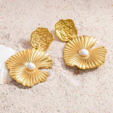Pendientes de Botón de Perla Artificial de Acero Inoxidable Vintage para Mujer Chapados en Oro 18K con Forma de Pétalo y Concha