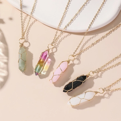 Collana con Pendente a Colonna Esagonale in Pietra Naturale Avvolta a Mano in Lega Catena d'Oro Gioielli Bohemian Donna