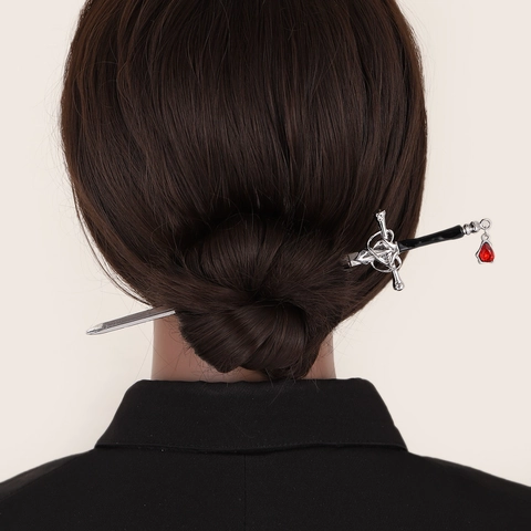Bastoncino per Capelli in Lega a Forma di Spada Stile Cinese Vintage Con Ciondolo in Strass Rosso Spilla per Hanfu Donna Accessori