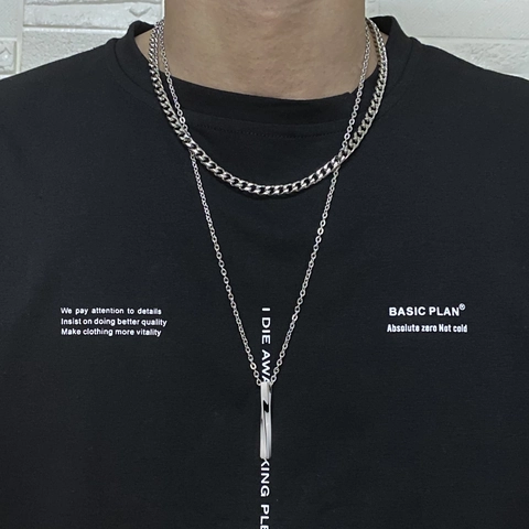 Collier Pendentif Cylindre Hélice en Acier Titane Minimaliste pour Hommes Femmes Street Style Argent Barre Torsadée Bijoux