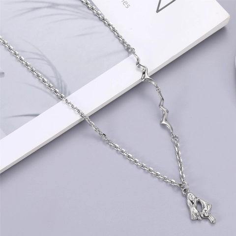Halskette Aus Edelstahl Mit Unregelmäßigem Flüssigmetall Anhänger Hip-Hop-Stil Silberner Unisex-Schmuck Für Den Alltag