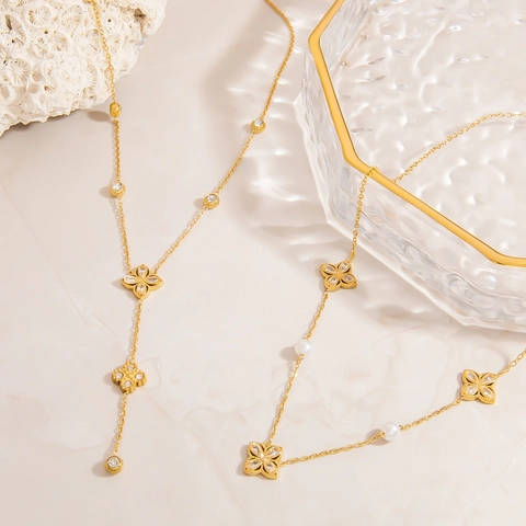 Collar de Lujo de Acero Inoxidable Chapado en Oro de 18K para Mujer Elegante Trébol de Cuatro Hojas Corazón Zirconia Perla Artificial Cadena de Suéter