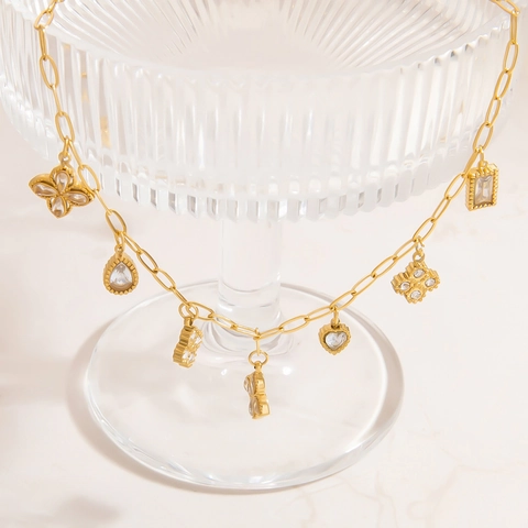 Collar de Lujo de Acero Inoxidable Chapado en Oro de 18K para Mujer Elegante Trébol de Cuatro Hojas Corazón Zirconia Perla Artificial Cadena de Suéter