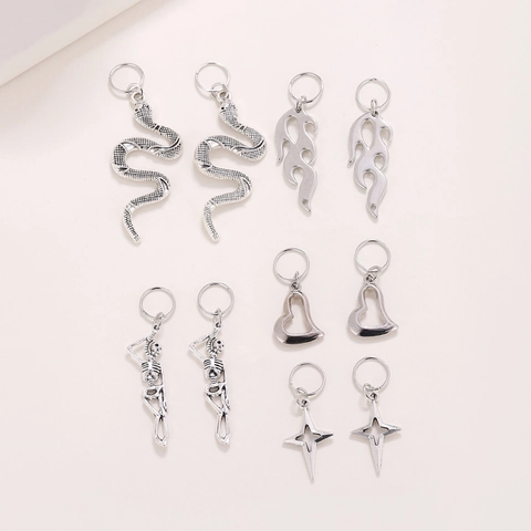 Ciondoli per Capelli in Lega Gotica Serpente Scheletro Fiamma Cuore Stella Anelli per Capelli Punk Rock Decorazioni per Trecce