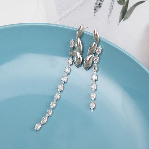 Orecchini a Bottone Lunghi Asimmetrici Con Nappa Con Perno in Argento Sterling 925 Lega Zircone Gioielli Eleganti Da Donna Matrimonio