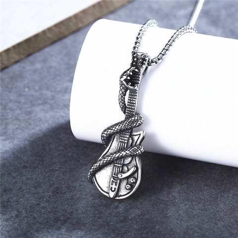 Collana con Ciondolo a Forma di Chitarra Avvolta da un Serpente in Acciaio Inossidabile Stile Punk Rock Gioielli Unisex Argento