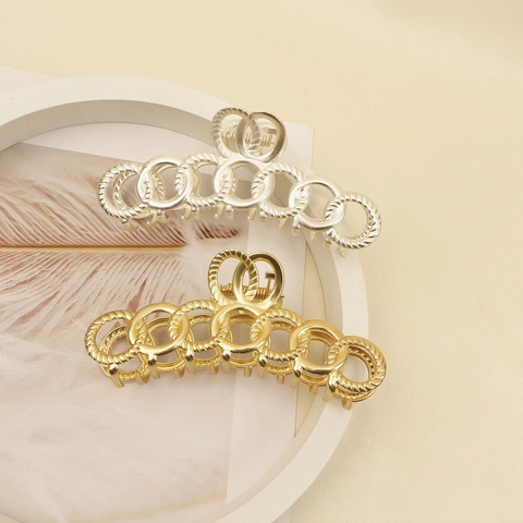 Grote Legering Geometrische Haarklauw voor Dames Elegante Gedraaide Touw Ineengrijpende Ringen Haarsieraden Mat Goud Zilver Accessoire