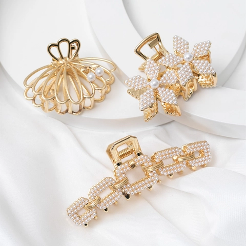 Elegant Gold Alloy Artificial Pearl Hair Claw Clips French Vintage Hollow Floral Shell Geometric Hairpins For Women Daily Accessories