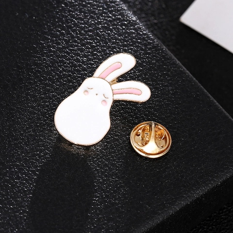 Kreative Süße Weißer Hase Emaille Brosche Pin Cartoon Tier Legierung Revers Pin Für Damen Mädchen Bekleidungszubehör Schmuck Abzeichen