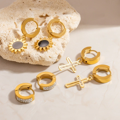 Edelstahl Ohrring Kollektion Schmetterling Kreuz Künstliche Perle Strass Herz Geometrisch Vergoldeter Mode Schmuck