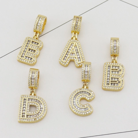 Ciondolo Alfabeto Hip Hop Iced Out In Rame Con Zirconia Baguette Charm Iniziale Solo Ciondolo Senza Catena Per Uomo E Donna