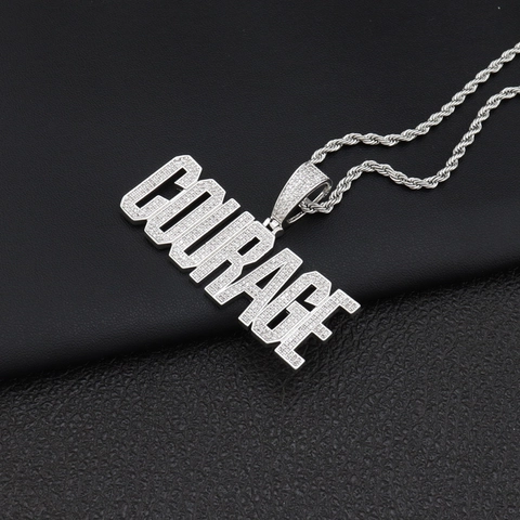 Collier Pendentif Lettre Courage en Cuivre Hip Hop Entièrement Pavé de Strass Bijoux Iced Out Ton Argent Chaîne Torsadée pour Bijoux de Fête Unisexe