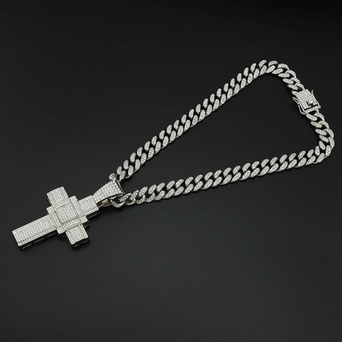Collana con Pendente a Croce Iced Out Hip Hop in Lega con Strass Design a Gradini Oro Argento Gioielli Streetwear Uomo Donna Regalo