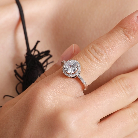 Anello in Rame Minimalista Rotondo Halo Zirconia per Donna Placcato Argento Micro Pave Matrimonio Fidanzamento Gioielli di Moda