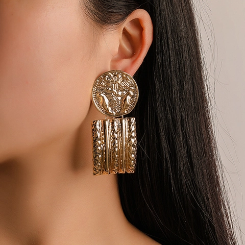 Vintage Alloy Coin Relief Drop Earrings For Women Geometric Hammered Texture Rectangle Pendant Earrings Baroque Fashion Jewelry