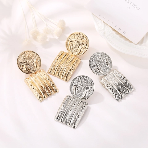 Vintage Alloy Coin Relief Drop Earrings For Women Geometric Hammered Texture Rectangle Pendant Earrings Baroque Fashion Jewelry