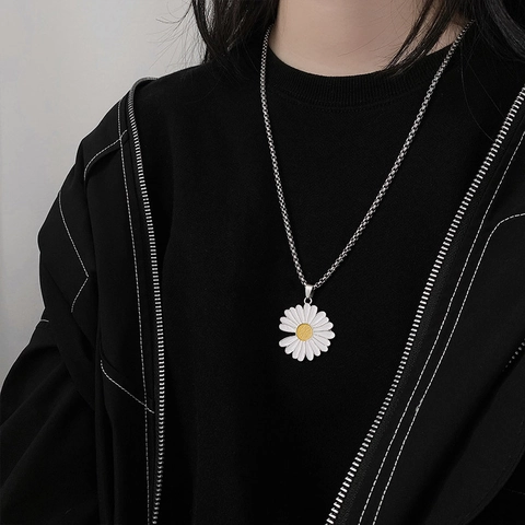 Titanium Steel Daisy Flower Pendant Necklace Silver Box Chain Enamel Floral Streetwear Jewelry For Men Women Daily Accessory