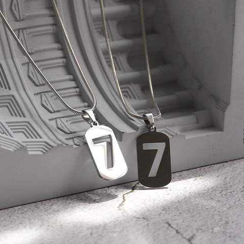 Collana con Ciondolo Numero 7 Minimalista in Acciaio al Titanio per Uomo Donna Hip Hop Lucido Acciaio Inossidabile Perla Artificiale Catena a Serpente Gioielli da Collo alla Moda