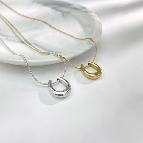 Collar con Colgante Geométrico en Forma de U de Acero Inoxidable para Mujer Moda Minimalista Cadena de Serpiente Joyería