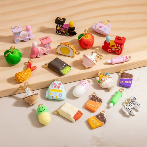 Ciondoli Fai-da-te in Lega di Cartone Animato Simpatici Ciondoli a Forma di Mela Treno Cioccolato Cibo per la Creazione di Gioielli Accessori per Bracciale Collana