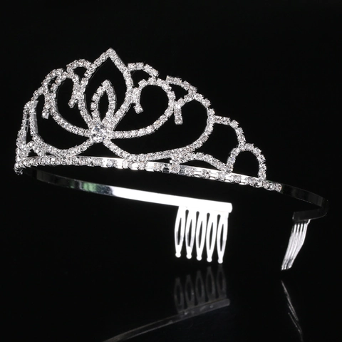 Elegante Corona da Sposa in Lega e Strass Tiara Design a Cuore Traforato Con Pettini per Matrimonio Festa Accessori Capelli Donna