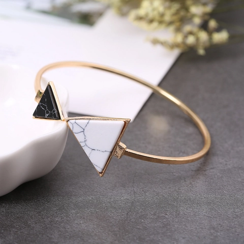 Minimalistische Goud Legering Open Armring Voor Vrouwen Zwart Wit Marmer Textuur Driehoek Geometrische Sieraden Cadeau