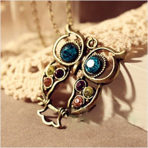 Collier Pendentif Hibou en Alliage Vintage Avec Strass Multicolores Bronze Antique Creux Animal Longue Chaîne Pour Femmes Bijoux