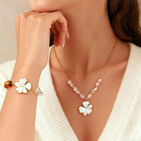 18K Gold Plated Stainless Steel Flower Necklace Natural Stone Pendant Jewelry For Women Commuter Light Luxury Neckpiece