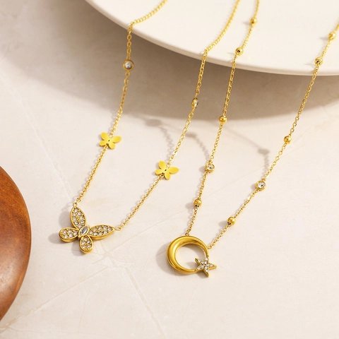 Collana con Ciondolo a Forma di Farfalla Luna Stella in Acciaio Inossidabile Placcato Oro 18K Strass Gioielli da Donna