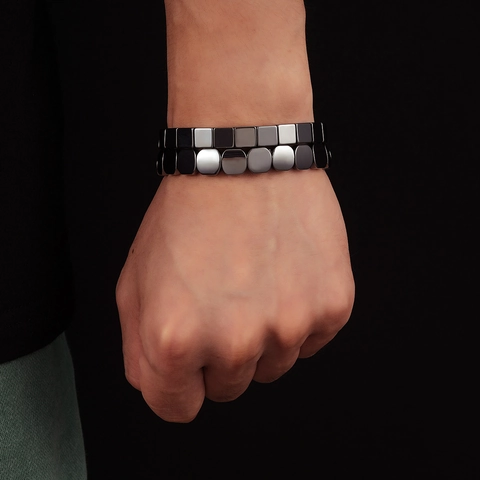 Bracelet Minimaliste en Perles d'Hématite pour Homme Perles Géométriques Carrées Bracelet Élastique Italien Style Industriel Lustre Métallique Bijoux Cadeau