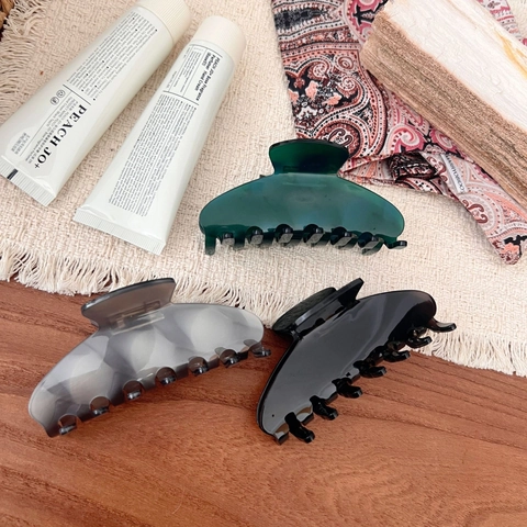 Elegant Acetate Large Hair Claw Clip For Women Solid Color Minimalist Shark Hair Clip Handmade Fashion Hair Accessories