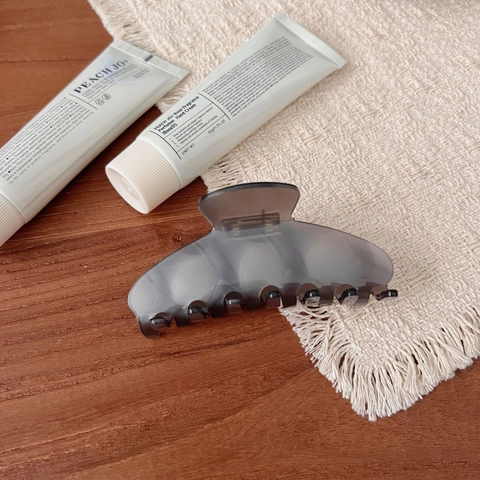 Elegant Acetate Large Hair Claw Clip For Women Solid Color Minimalist Shark Hair Clip Handmade Fashion Hair Accessories