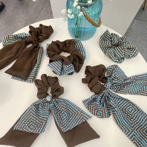 Scrunchie Grande in Stile Coreano Maillard con Motivo Geometrico a Onde Fiocco Nastro per Capelli Elegante Tessuto Fatto a Mano Donna