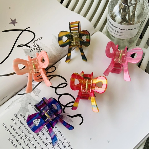 Vintage Y2K Striped Bow Knot Acetate Hair Claw Clips For Women Colorful Butterfly Ribbon Hair Accessories Half Bun Claw Clip