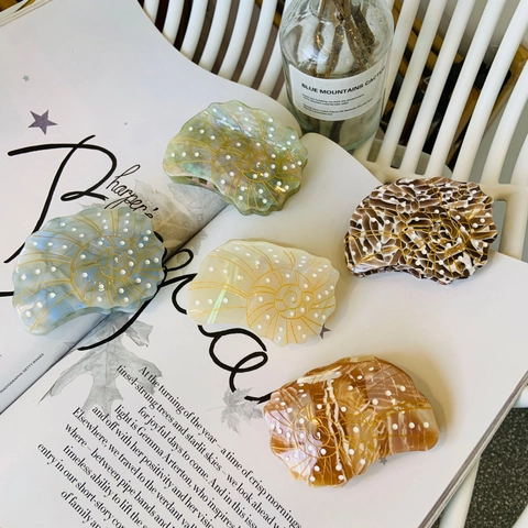 Pinza para el Cabello de Acetato Francesa Forma de Caracola Nautilus Estampado de Lunares Diseño de Animal Dulce Moda para Mujer