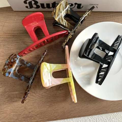 Französischer Stil Acetat Haarklammer Für Damen Elegant Marmor Schildpatt Muster Medium T-Form Handgefertigt Haarschmuck