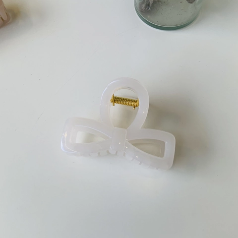 Minimalist Plastic Bowknot Hair Claw Clip For Women Fashion Hollow Geometric Shark Clip Elegant Daily Hair Accessories Headwear