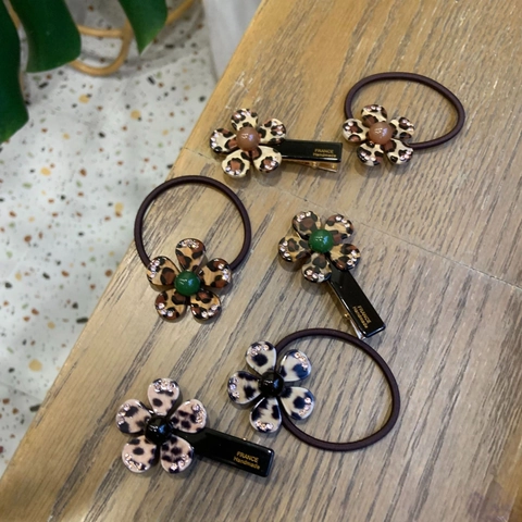 Set di Molletta per Capelli e Elastico a Forma di Fiore con Stampa Leopardata e Strass Accessori per Capelli in Resina da Donna