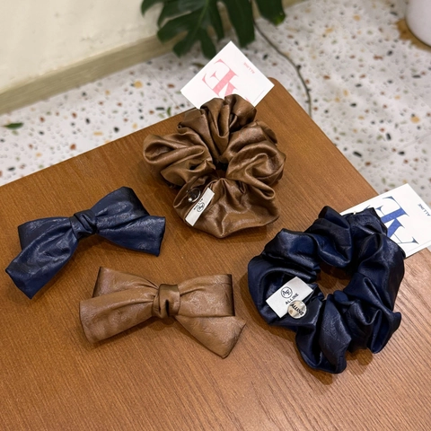 French Style Bowknot Scrunchie Elegant PU Leather Texture Ruffled Hair Tie Retro Solid Color Bow Hair Clip Metallic Charm Women Jewelry