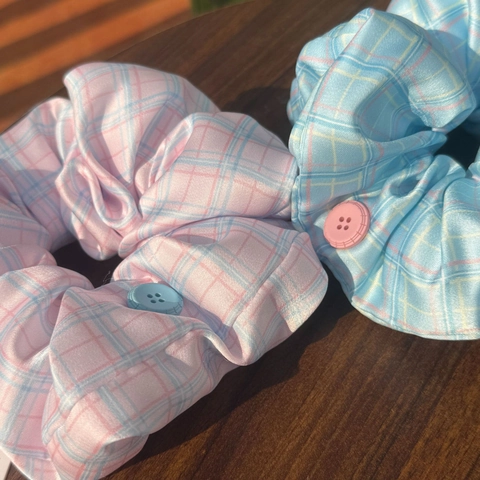 Scrunchies in Tessuto Scozzese Vintage Con Simpatica Decorazione a Bottone Elastici per Capelli Dolci E Freschi per Donna Ragazza Accessori per Acconciature