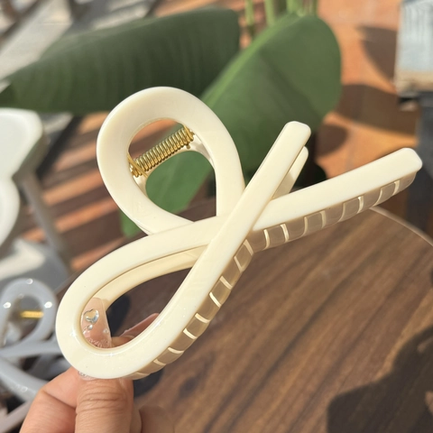 Large Butterfly Bow Hair Claw Clip Oversized Shark Clip Minimalist Plastic Matte Color Hair Accessories For Women Daily Styling