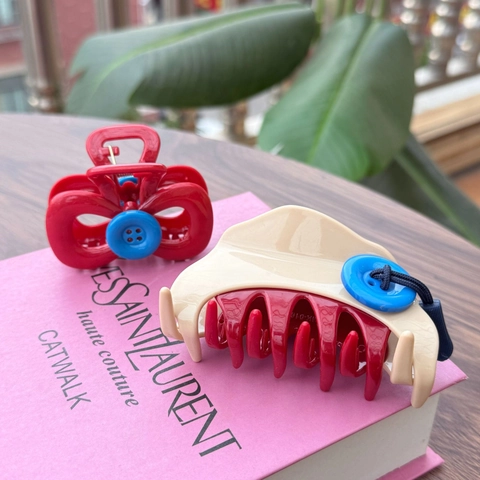 Koreanischer Stil Kontrastfarbe Schleife Haarklammer Clip Harz Kunststoff Blauer Knopf Dekorativer Haarschmuck Für Damen Mädchen